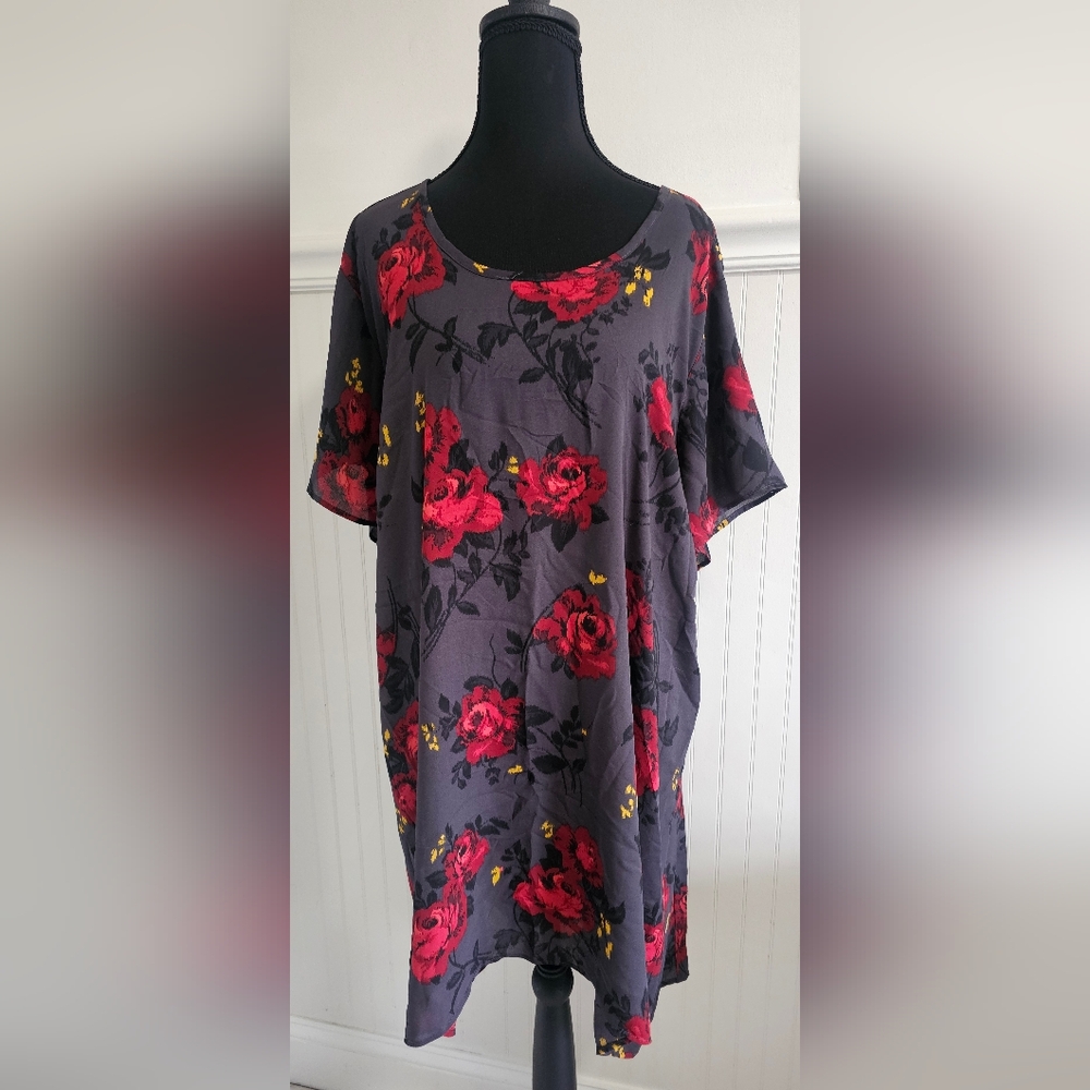Torrid Gray and Red Floral Blouse 4X